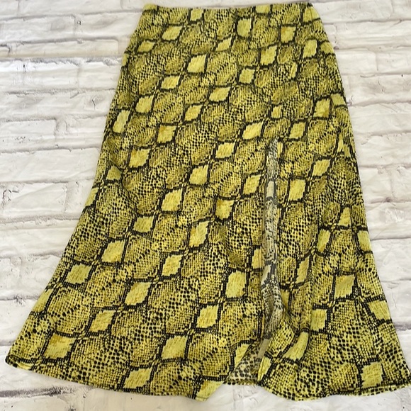 Socialite Snakeskin Yellow and Place Two Piece Set Skirt and Camisole - Picture 3 of 11